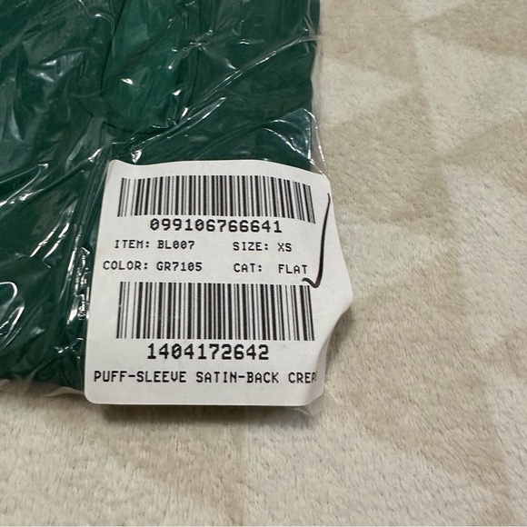 J crew puff sleeve satin back crepe top green - Picture 2 of 3